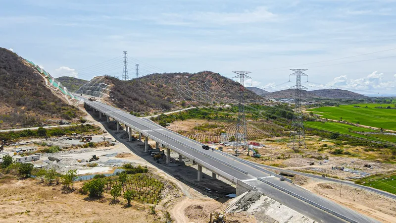Tuyến đường bộ cao tốc Vĩnh Hảo - Phan Thiết