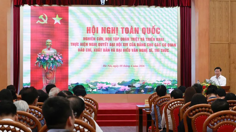 Hội nghị toàn quốc nghiên cứu, học tập, quán triệt và triển khai thực hiện Nghị quyết Đại hội XIV của Đảng cho các cơ quan báo chí, xuất bản và đại biểu văn nghệ sĩ, trí thức, ngày 8-4. Ảnh: VIẾT CHUNG