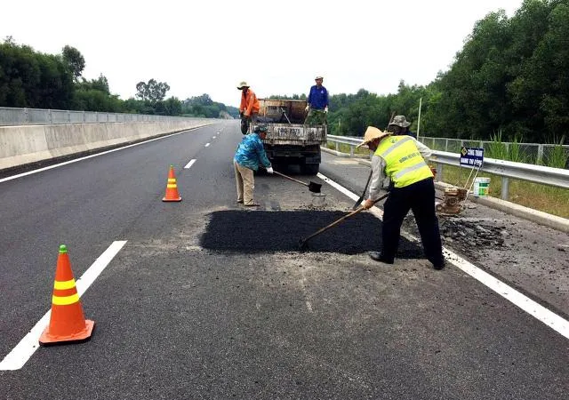Nguy cơ chậm tiến độ các dự án bảo trì đường bộ do giá nhiên liệu, vật liệu tăng