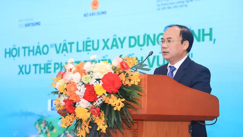 Thứ trưởng Bộ Xây dựng Nguyễn Văn Sinh phát biểu tại hội thảo, ngày 5-5. Ảnh: CTV