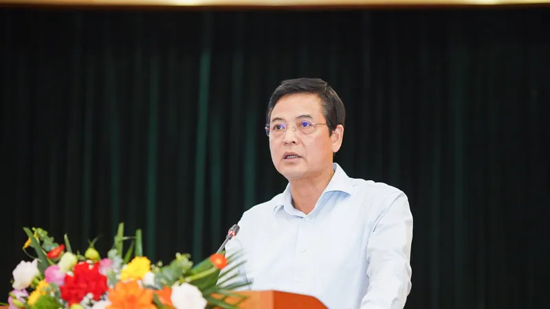 Thứ trưởng Bộ Xây dựng Bùi Xuân Dũng phát biểu tại Roadshow quốc tế tư vấn dự án đường sắt tốc độ cao trên trục Bắc - Nam. Ảnh: THÀNH VŨ