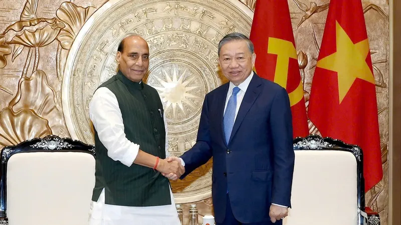 Tổng Bí thư, Chủ tịch nước Tô Lâm tiếp Bộ trưởng Quốc phòng Ấn Độ Rajnath Singh. Ảnh: VIẾT CHUNG
