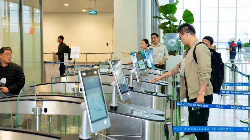 Hành khách được gia tăng trải nghiệm tại sân bay Nội Bài. Ảnh: CTV