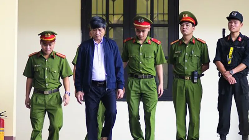 Ngày thứ 2 xét xử vụ đánh bạc hàng ngàn tỷ: Các bị cáo bị nhắc nhở