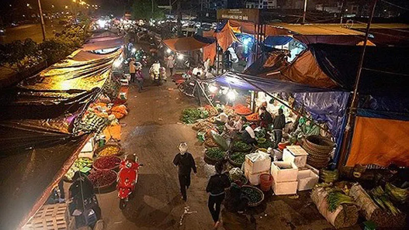 Cảnh sát hình sự Hà Nội đang xác minh nghi án nổ súng cướp tiền ở chợ Long Biên