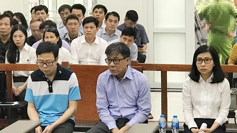 Các bị cáo tại phiên xét xử.