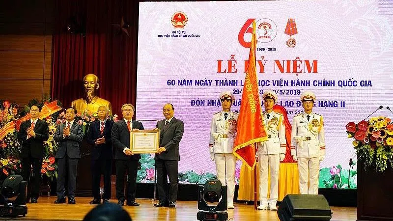 Thủ tướng trao Huân chương Lao động hạng Nhì cho Học viện Hành chính Quốc gia
