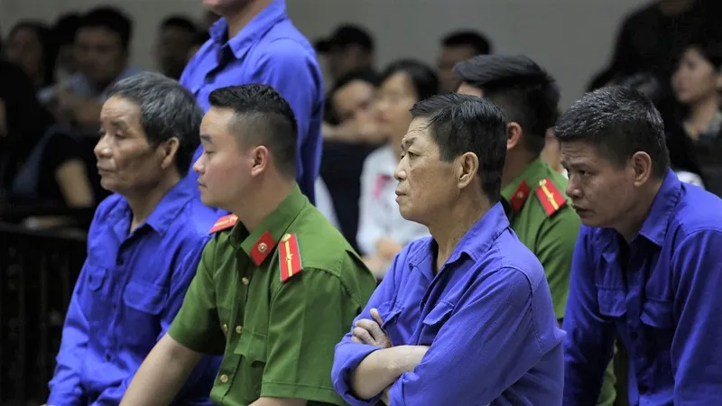 Hưng “kính” bị đề nghị phạt tới 5 năm tù