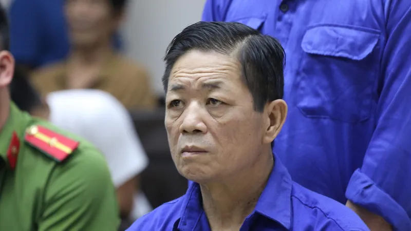 Hưng "kính" tại tòa. Ảnh: GIA KHÁNH