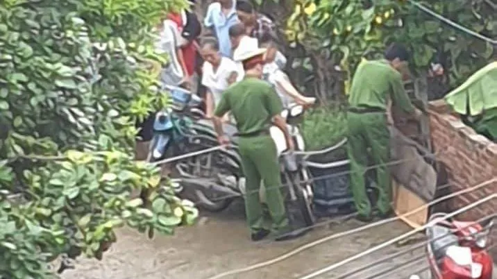 Anh trai vác dao truy sát gia đình em ruột, 2 người chết, 3 người bị thương