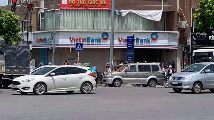 Táo tợn cướp ngân hàng giữa ban ngày