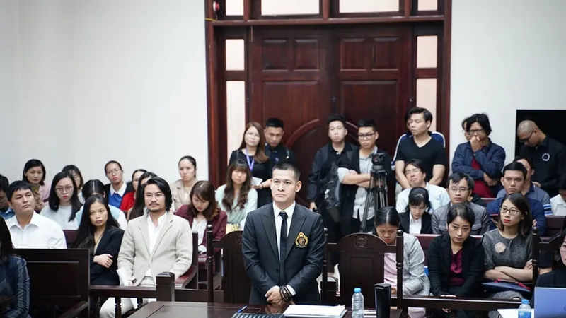 Đạo diễn Việt Tú và Công ty Tuần Châu tiếp tục dắt nhau ra tòa