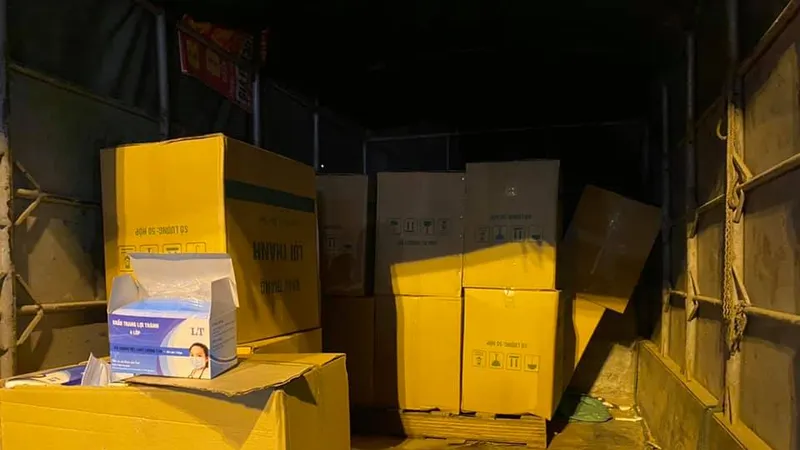 Vận chuyển, tiêu thụ khẩu trang lúc đêm tối để tránh phát hiện