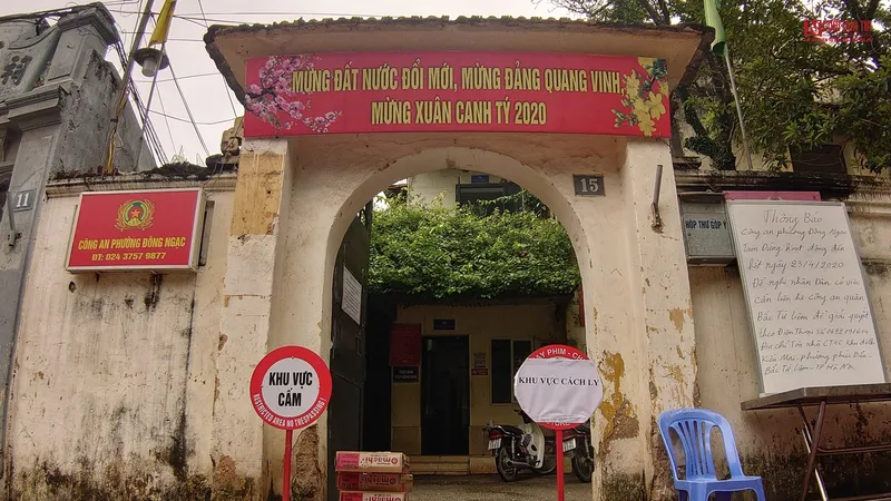 Cán bộ công an phường Đông Ngạc tiếp xúc với bệnh nhân 243 có kết quả âm tính