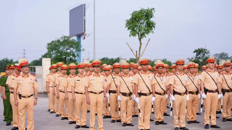 CSGT huy động tối đa lực lượng kiểm tra các phương tiện giao thông cơ giới đường bộ