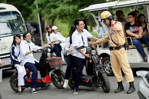 Lỗi không đội nón bảo hiểm vẫn diễn ra phổ biến