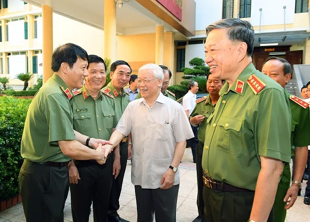 Không để những cán bộ, đảng viên vi phạm tiêu chuẩn chính trị, nguyên tắc, điều lệ Đảng cơ cấu vào cấp ủy