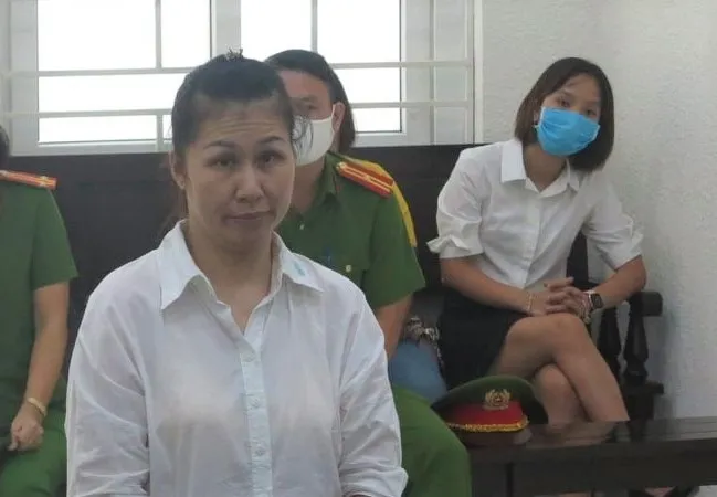“Nữ quái” làm giả sổ đỏ chiếm đoạt hàng trăm triệu đồng, bị phạt 15 năm tù