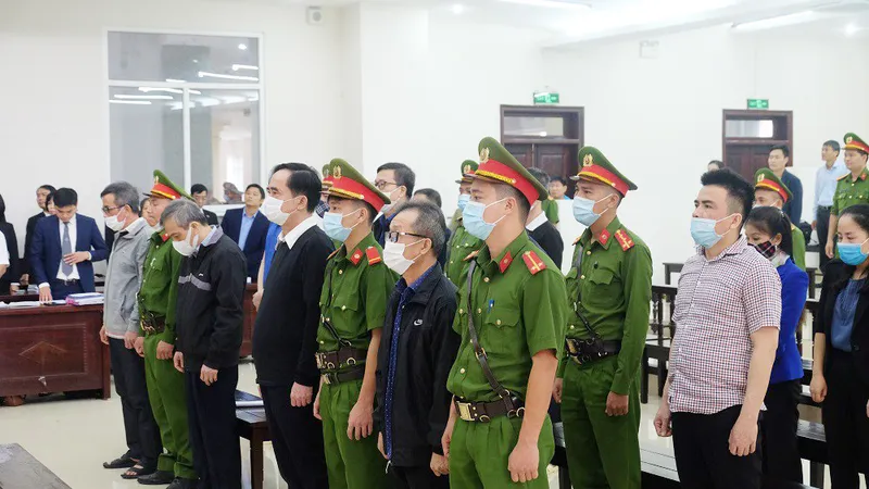 Các bị cáo khai, cho vay theo chỉ đạo của ông Trần Bắc Hà
