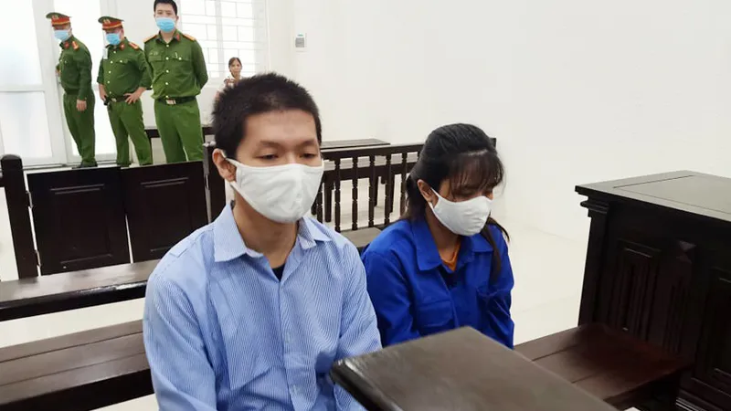 Hoãn phiên xét xử vụ mẹ và cha dượng giết con