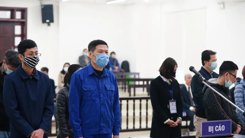Cựu Giám đốc CDC Hà Nội bị đề nghị phạt từ 10-11 năm tù