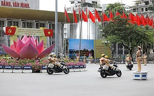 Phân luồng giao thông nhiều tuyến đường phục vụ Đại hội Đảng 