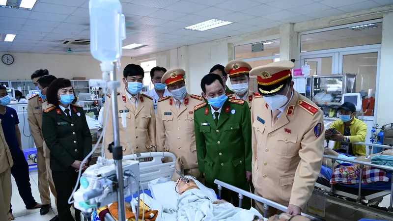 Xử lý nghiêm hành vi tông xe máy vào CSGT ở Vĩnh Phúc