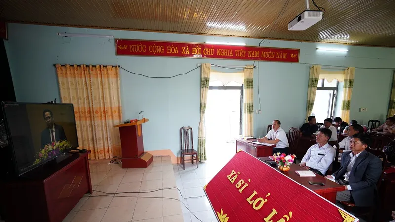 Băng rừng, vượt dốc ở Sì Lở Lầu để học Nghị quyết của Đảng