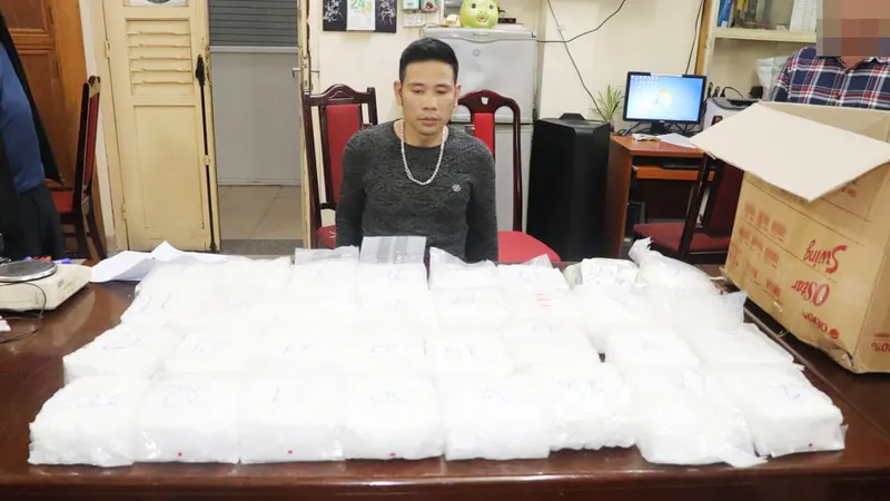 Một đối tượng trong băng nhóm buôn bán ma túy bị bắt giữ. Ảnh: PC04 Hà Nội cung cấp