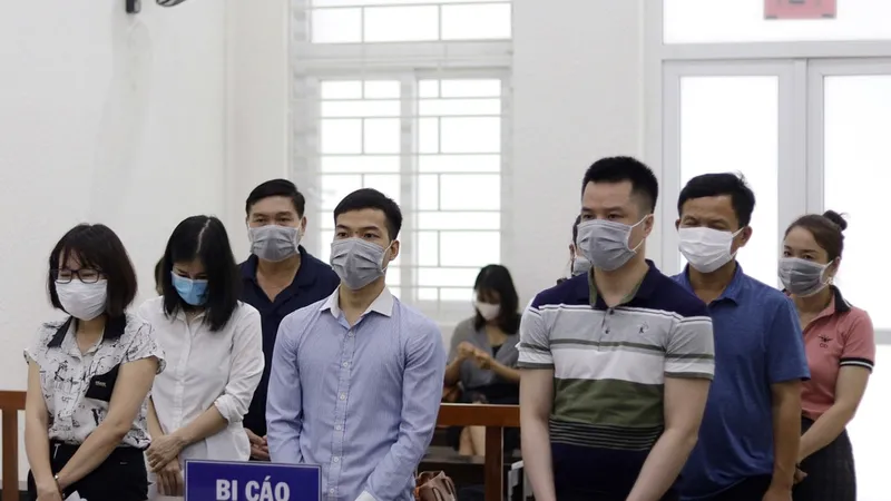 Đưa người trốn ra nước ngoài, 8 bị cáo lĩnh án tù