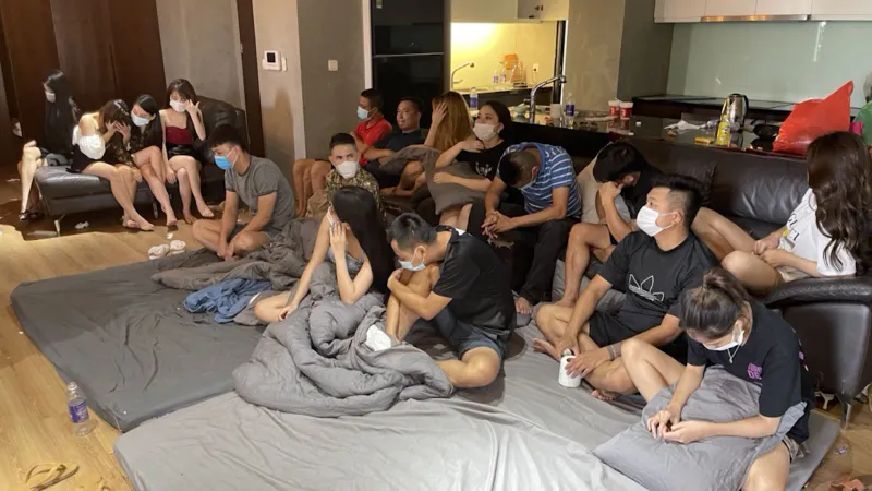 17 thanh niên nam, nữ tổ chức bay lắc trong khu đô thị