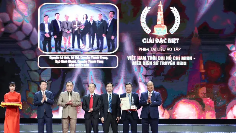 Chủ tịch nước Nguyễn Xuân Phúc: Báo chí tiên phong cung cấp kịp thời thông tin về dịch bệnh Covid-19