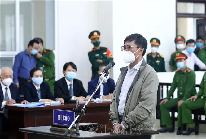 Cựu Phó Tổng cục trưởng Tổng cục Tình báo Nguyễn Duy Linh lĩnh 14 năm tù tội “nhận hối lộ“