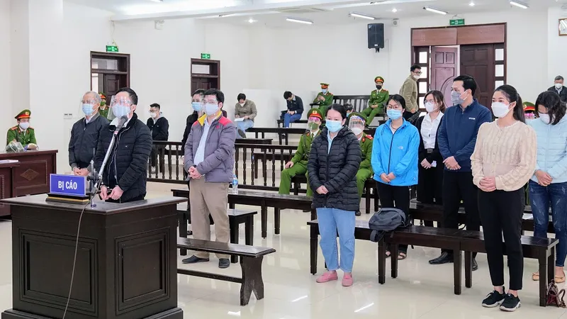 Tuyên án 10 bị cáo làm, cấp bằng giả tại Trường Đại học Đông Đô