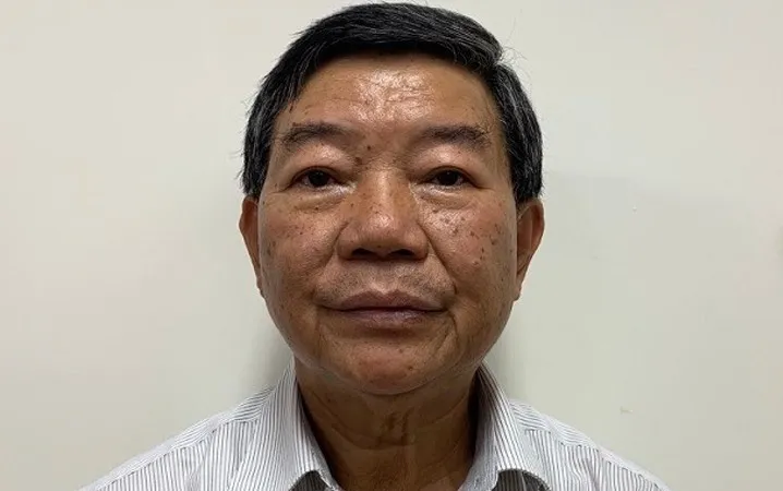 Bị cáo Nguyễn Quốc Anh, cựu Giám đốc Bệnh viện Bạch Mai chuẩn bị hầu tòa