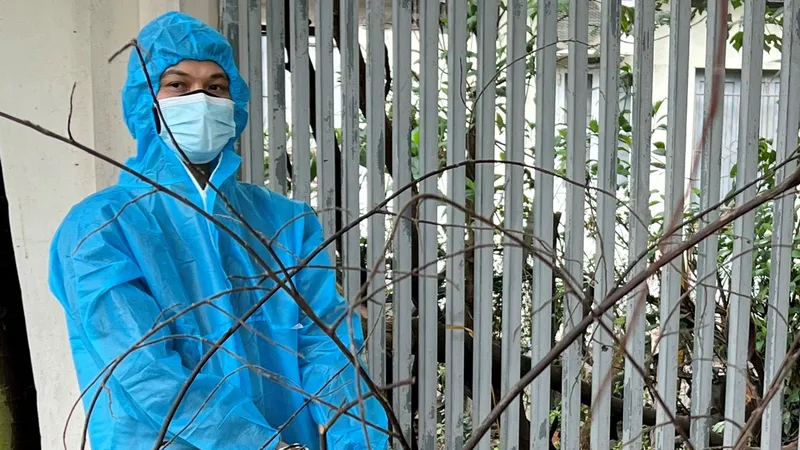 3 mẹ con ở nhà bị nam thanh niên táo tợn vào cướp điện thoại và thẻ ngân hàng