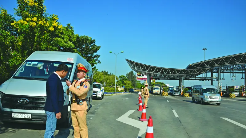 Qua 2 tháng, cảnh sát giao thông phát hiện, xử lý gần 30.000 trường hợp vi phạm nồng độ cồn