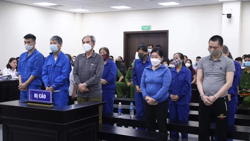 Nhóm bị cáo tại phiên toà ngày 9-5
