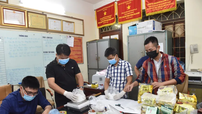 Bộ Công an khởi tố 9 người, thu giữ 64kg ma túy và 20 bánh heroin
