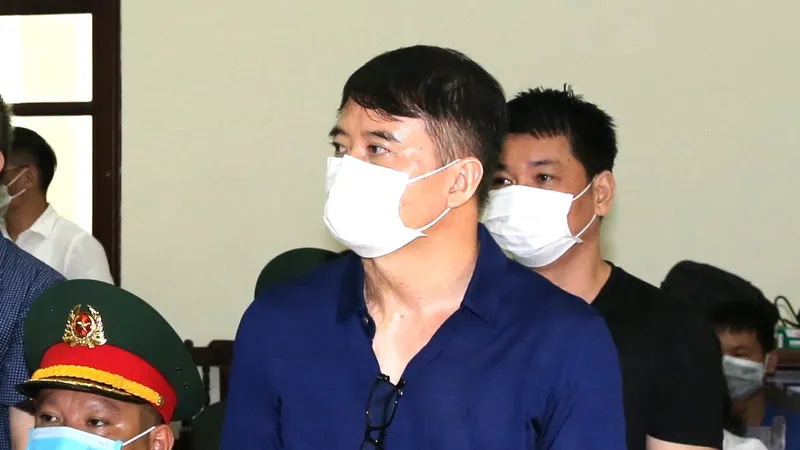 Trùm buôn lậu xăng dầu khai nhiều lần đưa tiền cho cựu Chỉ huy Bộ đội Biên phòng Kiên Giang