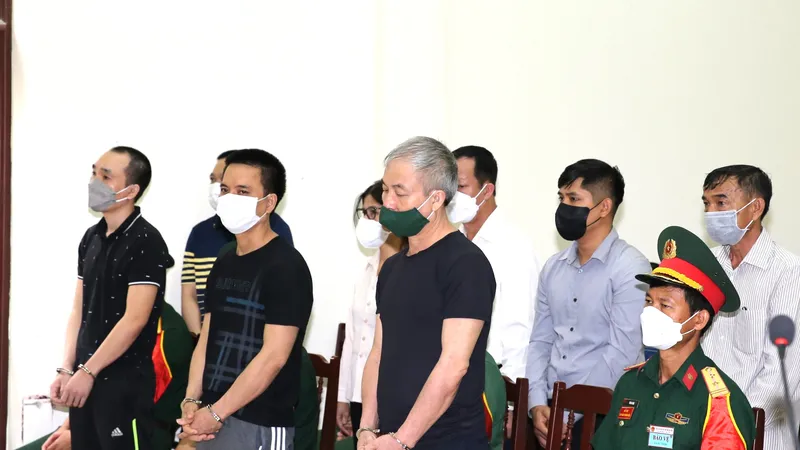 Đề nghị phạt 2 cựu Tư lệnh Bộ Tư lệnh Vùng Cảnh sát biển từ 15-17 năm tù