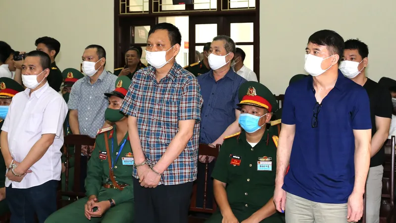 Tòa án Quân sự tuyên án 14 bị cáo trong đường dây buôn lậu gần 200 triệu lít xăng
