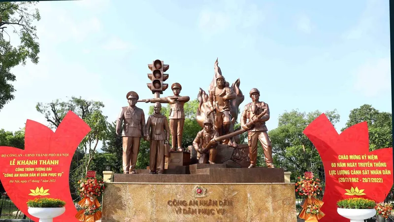 Bộ Công an khánh thành tượng đài “Công an nhân dân vì dân phục vụ” 