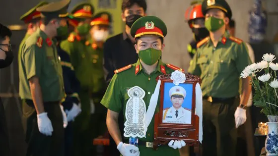 Người thân, bạn bè, đồng đội tiếc thương 3 cán bộ, chiến sĩ cảnh sát hy sinh khi làm nhiệm vụ