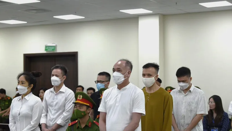 Phạt 2 cựu cán bộ Bộ Công an tổng cộng 15 năm tù 