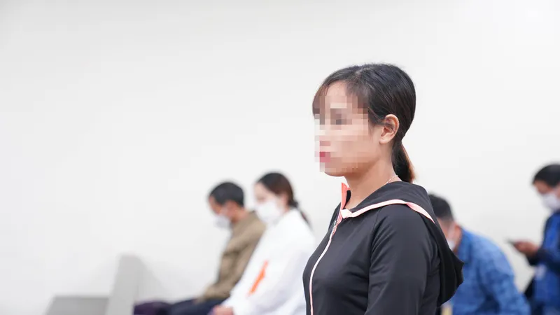 Mẹ bé gái 3 tuổi bị đóng đinh: Anh Huyên hành hạ con tôi quá ác