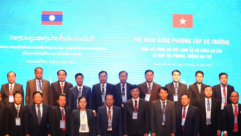 Việt Nam và Lào thiết lập “đường dây nóng” ở 4 cấp công an đấu tranh với tội phạm ma túy