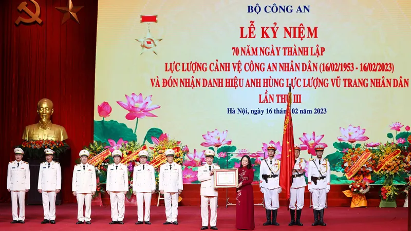 Bộ Tư lệnh Cảnh vệ đón nhận danh hiệu Anh hùng lực lượng vũ trang nhân dân