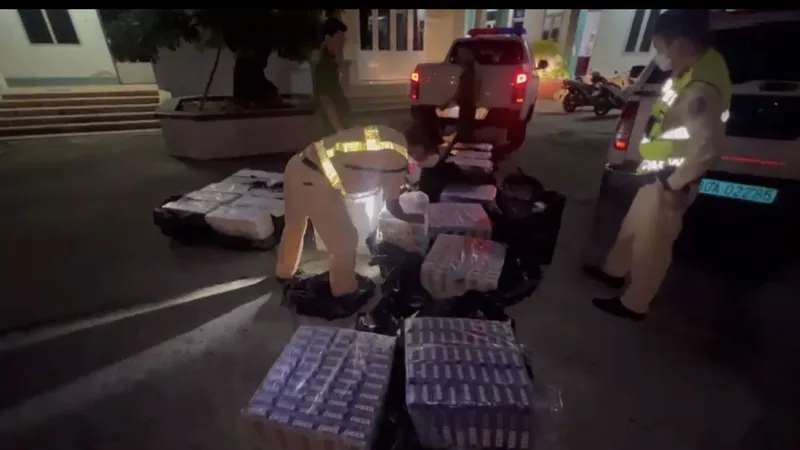 Thu giữ gần 11.000 bao thuốc lá lậu trên cao tốc TPHCM - Trung Lương