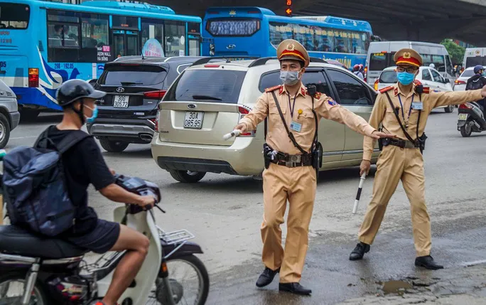 3 tháng có 17 trường hợp chống đối khi bị thổi nồng độ cồn 